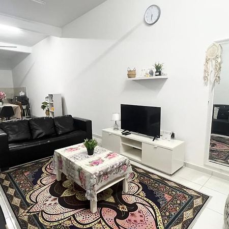 Homestay Near Plaza Tol Bandar Ainsdale Labu Екстериор снимка
