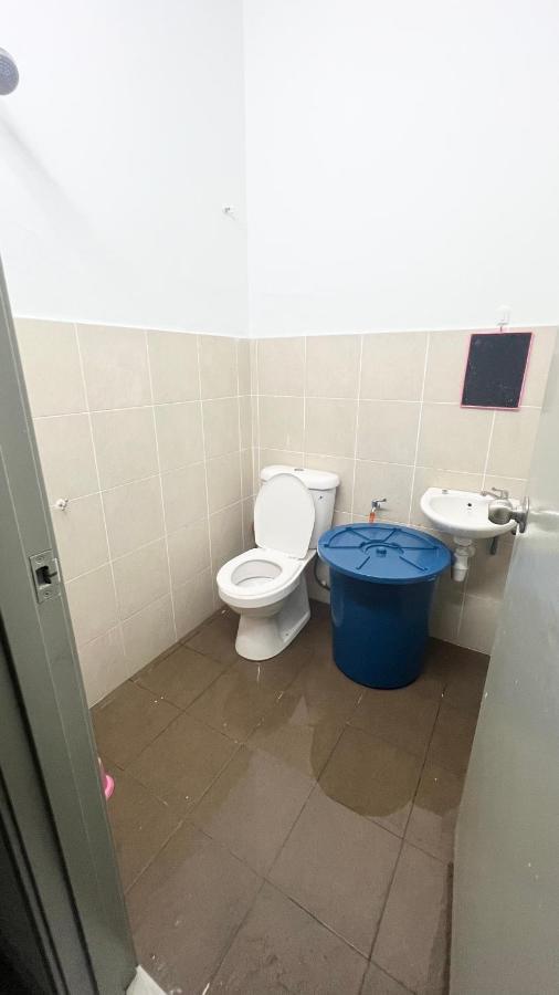 Homestay Near Plaza Tol Bandar Ainsdale Labu Екстериор снимка