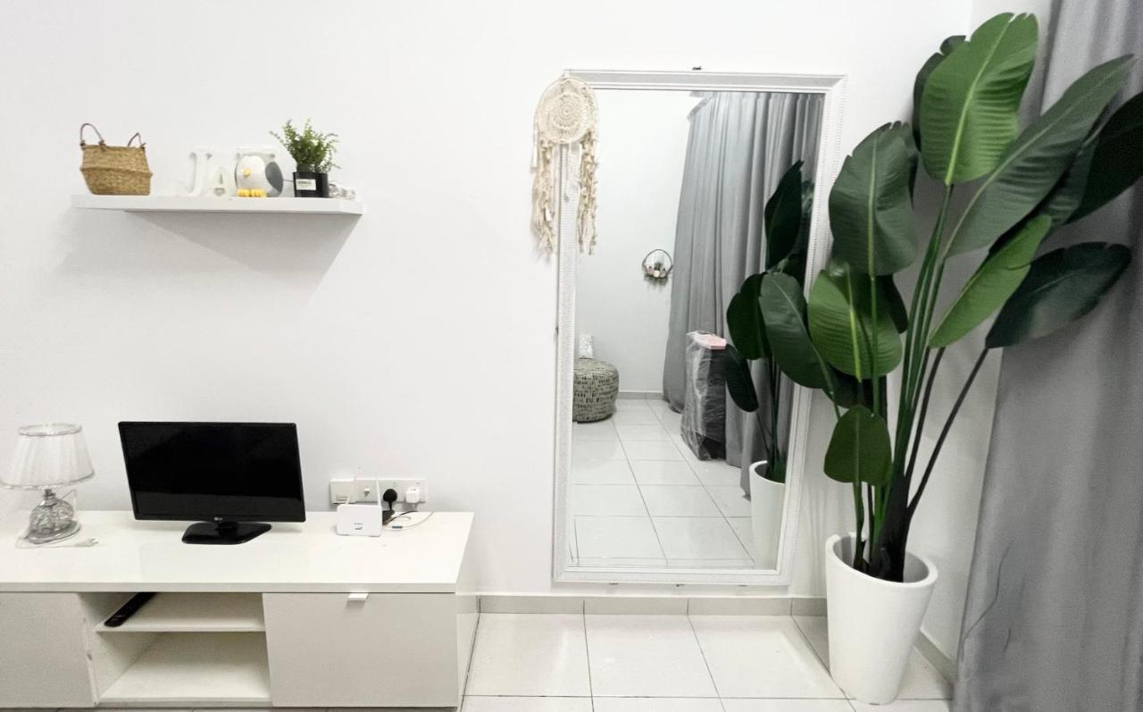 Homestay Near Plaza Tol Bandar Ainsdale Labu Екстериор снимка