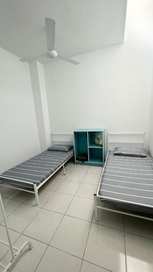 Homestay Near Plaza Tol Bandar Ainsdale Labu Екстериор снимка